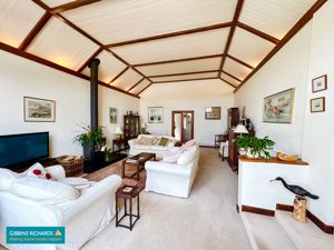 Sitting Room- click for photo gallery